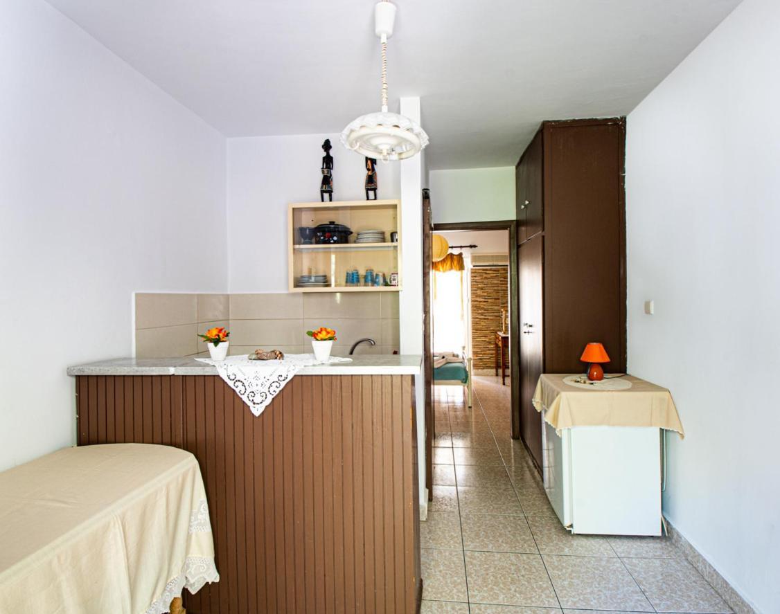 Lions Apartments Poros Town Luaran gambar