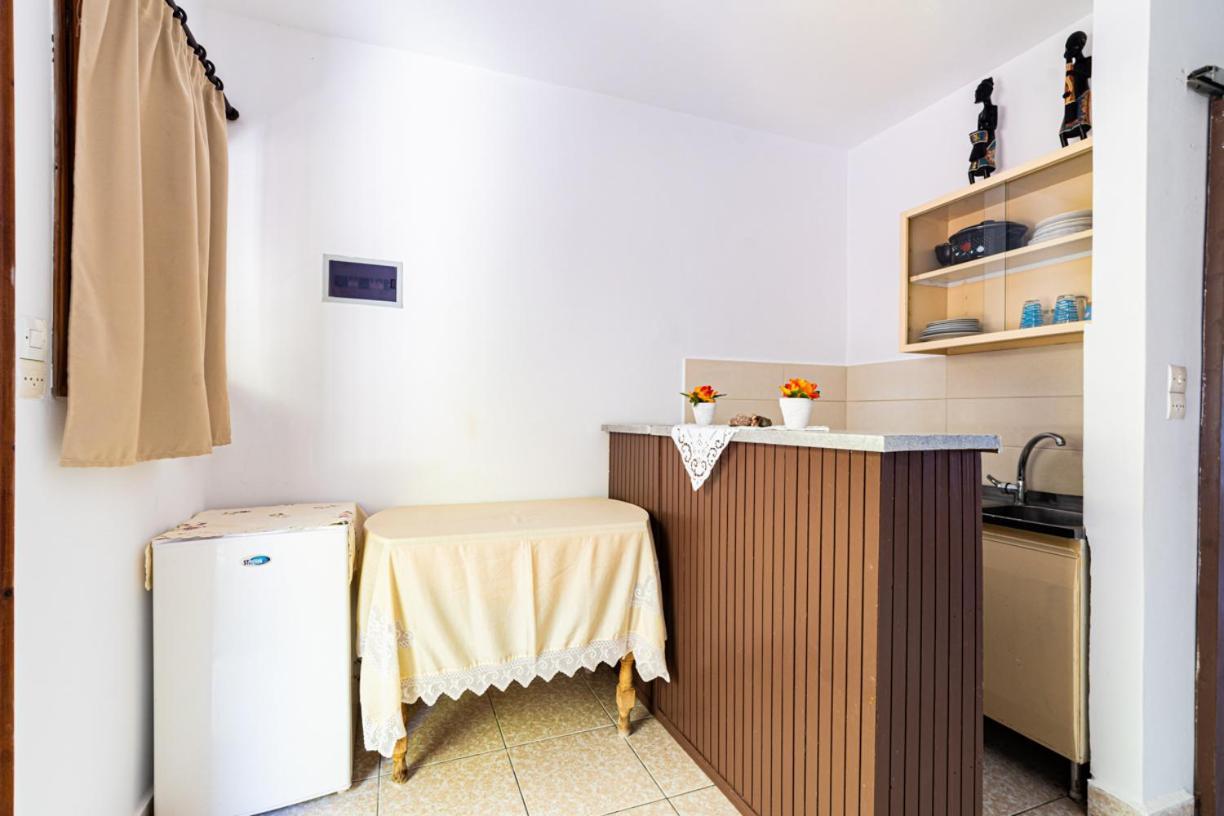 Lions Apartments Poros Town Luaran gambar