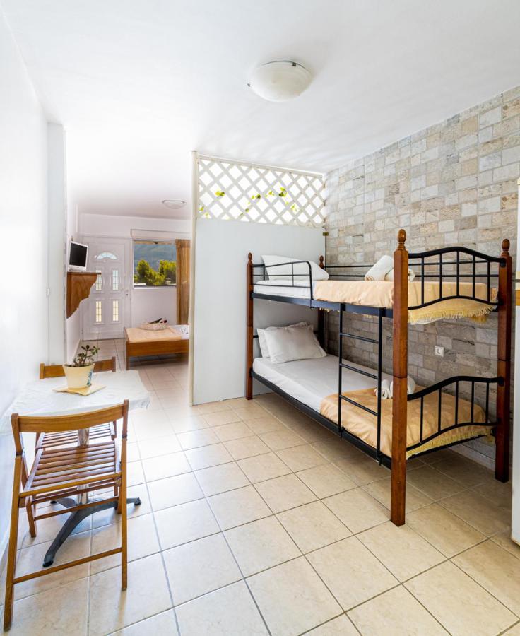 Lions Apartments Poros Town Luaran gambar
