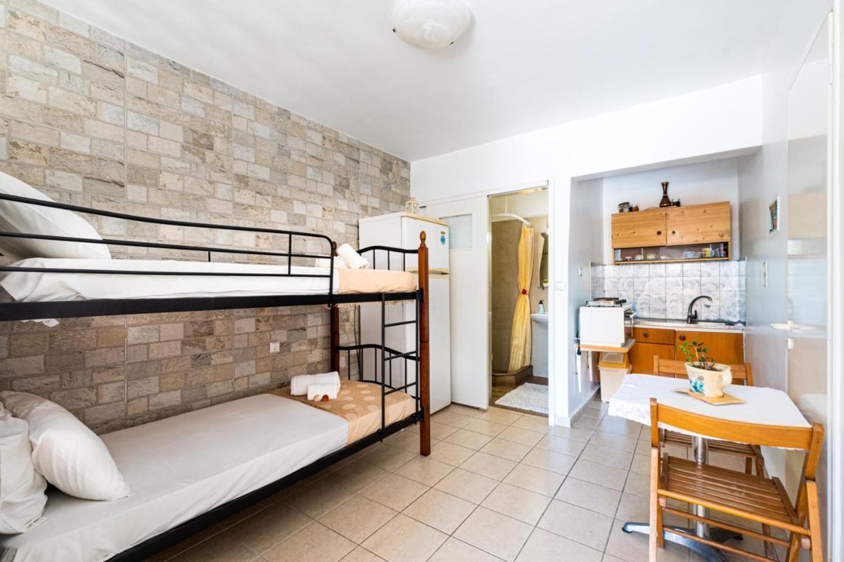 Lions Apartments Poros Town Luaran gambar