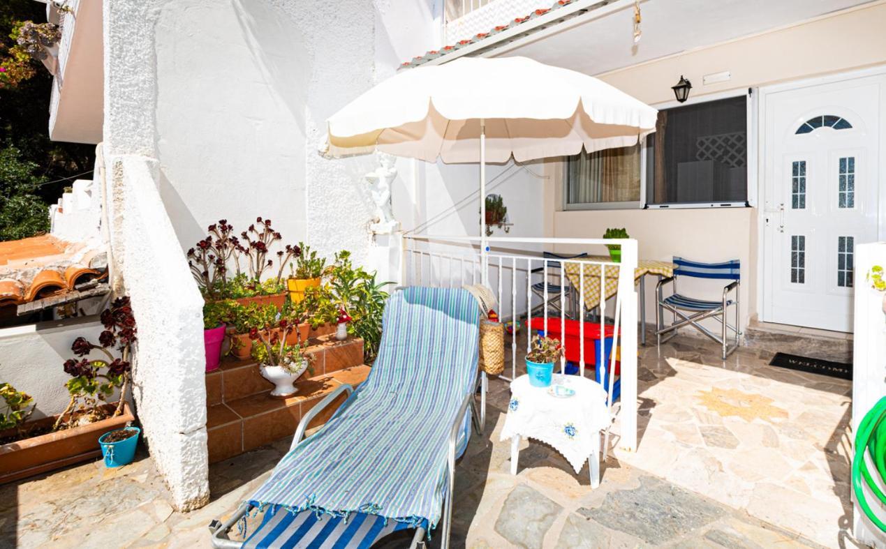 Lions Apartments Poros Town Luaran gambar