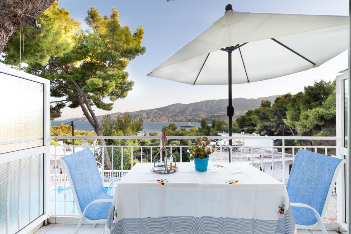 Lions Apartments Poros Town Luaran gambar
