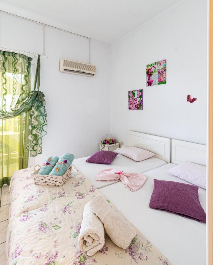 Lions Apartments Poros Town Luaran gambar