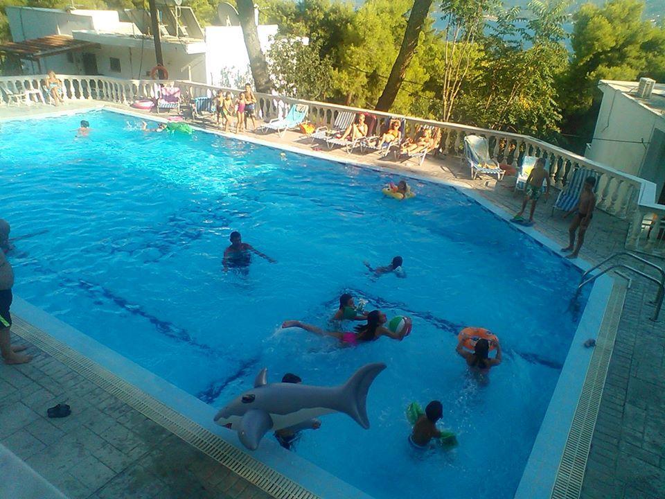Lions Apartments Poros Town Luaran gambar